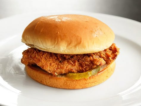 DIY chick fil a chicken sandwiches Chick Fil A Sandwich, Chicken Breast Sandwich, Spicy Chicken Sandwiches, Fried Chicken Breast, Fried Chicken Sandwich, Food Lab, Serious Eats, Chicken Cutlets, Chick Fil A