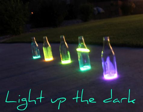 Cut open a glowstick and shake it into an empty bottle.  Whirl and swirl it around for fun glow in the dark colors.  You can also add some water or oil to the jar to give it bigger and a more even color. Best Night Ever, Glow In The Dark Party, Empty Glass Bottles, Dark Party, Glow Stick, Glow Party, Neon Party, Glow Sticks, Empty Bottles