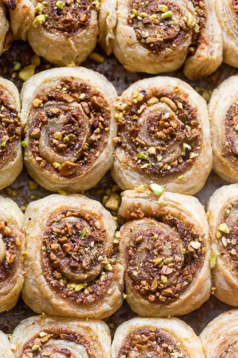 With the help of store-bought puff pastry, these Baklava Cinnamon Rolls are a cinch to taste together and taste EXACTLY like their namesake. Delicious breakfast! Cinnamon Roll Desserts, Pane Dolce, For Keeps, Homemade Dough, Sticky Buns, Cinnamon Rolls Recipe, Sweet Roll, Köstliche Desserts, Cinnamon Buns