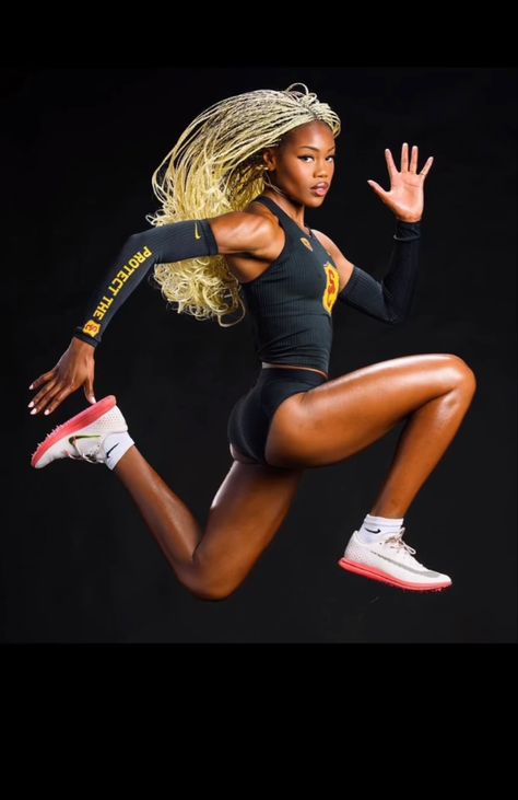 @temiojoraa on tiktok Track Media Day Poses, Track Media Day, Track Poses, Track Photoshoot, Athletic Poses, Athletic Photoshoot, Track Pics, Track Uniforms, Media Day Poses