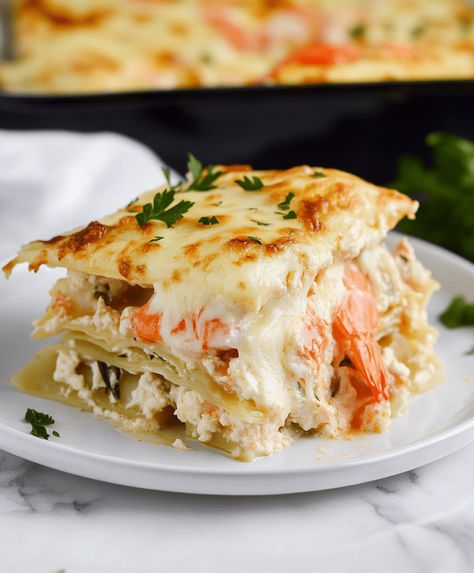 Low Carb Seafood Lasagna, Seafood Rolled Lasagna, Seafood Stuffed Manicotti Recipe, Easy Seafood Lasagna, Seafood Lasagna Recipe White Sauce, Crab Manicotti Recipe, Seafood Cannelloni Recipe, White Seafood Lasagna, Seafood Manicotti Recipe