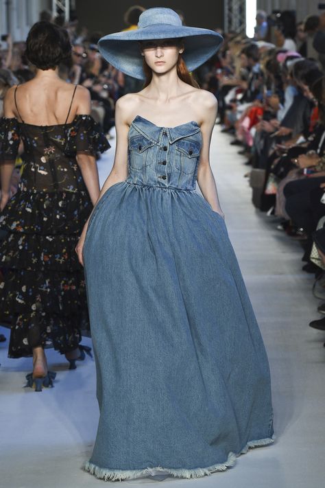 See the complete Vivetta Spring 2018 Ready-to-Wear  collection. Luxury Denim Spring Dresses, 2022 Denim Dress, Denim Collection Runway, Jeans Runway, Denim Haute Couture Runway, Roses Outfit, Denim Wedding Dresses, Denim Couture, Denim Wedding