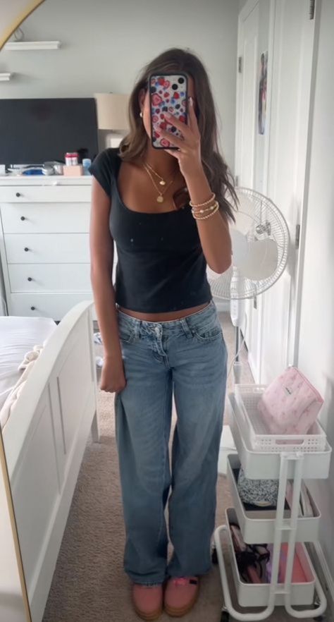 Consent Outfit Ideas, Casual School Outfits Dress Code, New Aesthetic Style, Cute Ootd Ideas, Basic Girl Outfits Aesthetic, Size 00 Outfits, Field Trip Outfit Ideas, Stolkhome Outfits, Picture Day Outfits For School