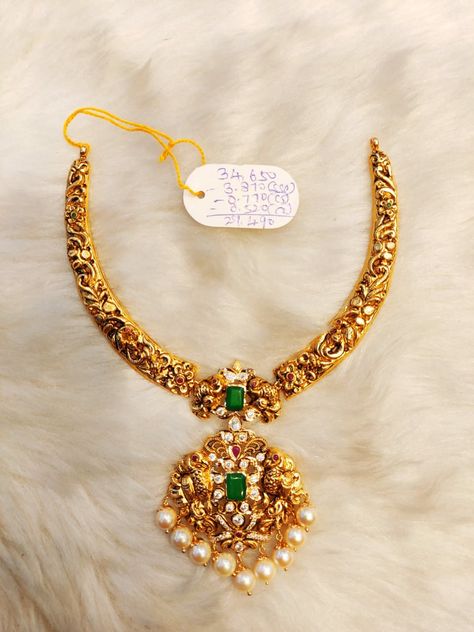 Daily Wear Necklace Gold, Gold Kante Designs, Kanti Necklace Designs Gold, Kanti Designs, Kante Gold Necklaces, Pretty Gold Necklaces, Gold Jewels Design, Neck Pieces Jewelry, Gold Jewelry Outfits