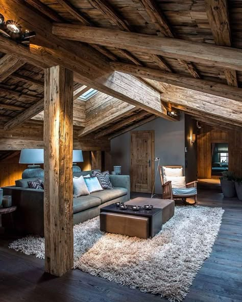 Chalet Interior, Interesting Interiors, Rustic Home Design, Cabins And Cottages, Dream House Interior, Dream House Plans, Cabin Homes, Small House Design, Cool Rooms