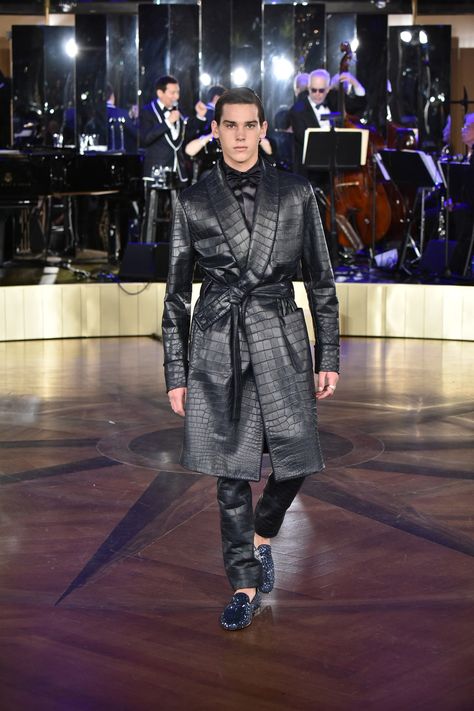 Dolce And Gabbana Runway, Long Coat Men, Trevor Noah, Rainbow Room, Long Leather Coat, Rockefeller Center, Stefano Gabbana, Steve Harvey, Nick Jonas