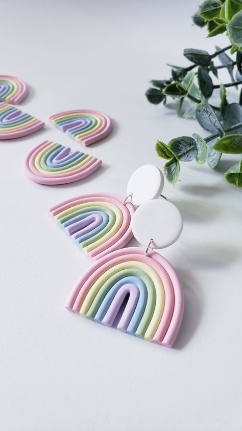 Polymer Clay Earrings Rainbow, Colourful Polymer Clay Earrings, Pastel Polymer Clay Earrings, Polymer Clay Earrings For Beginners, Pastel Clay Earrings, Beginner Polymer Clay Earrings, Rainbow Clay Earrings, Pastel Polymer Clay, Polymer Clay Rainbow