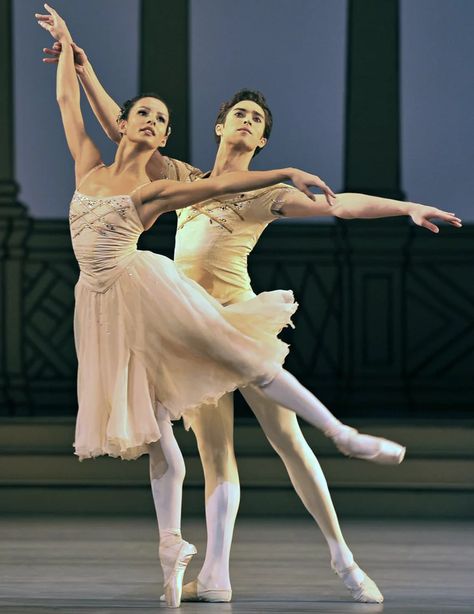 Who Does Francesca Hayward Play in Cats ... Francesca Hayward, Ballet Stuff, Ballet Aesthetic, Ballet Images, Broken Ankle, Ballet Pictures, Prima Ballerina, Francoise Hardy, Ballet Inspiration