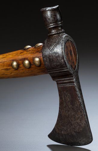 American Indian Art:Pipes, Tools, and Weapons, A GREAT LAKES PIPE TOMAHAWK. c. 1760... Tomahawk Design, Indian Tomahawk, Arrowheads Artifacts, Powder Horn, Brass Tacks, Native American Artifacts, American Indian Art, Mountain Man, Hammers