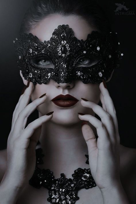 Mascarade Outfit, Masquerade Photoshoot, Masquerade Mask Aesthetic, Masquerade Aesthetic, Mask Photoshoot, Black Masquerade Mask, Mask Photography, Mask Aesthetic, Party Photoshoot