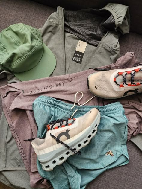 Mens Lululemon Shorts, Running Gear Aesthetic, Running Aesthetic Men, Run Club Aesthetic, Tracksmith Running, Running Vibes, Running Outfit Men, Running Fits, Yeezy 450