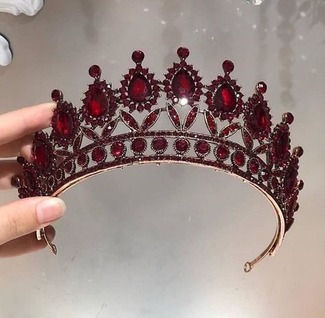 Pretty Tiaras, Medieval Crown, Quinceanera Jewelry, Quinceanera Tiaras, Crown Aesthetic, Tiaras Jewellery, Beautiful Tiaras, Rhinestone Tiara, Crystal Crown