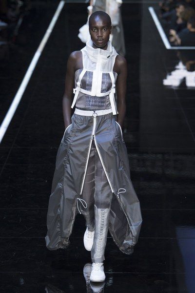 Emporio Armani Spring 2019 Ready-to-Wear Collection - Vogue Italian Sunglasses, Futuristic Fashion, Sarah Jessica Parker, Future Fashion, Fashion Show Collection, Inspiration Mode, Boxer Briefs, Primavera Estate, Costume Design