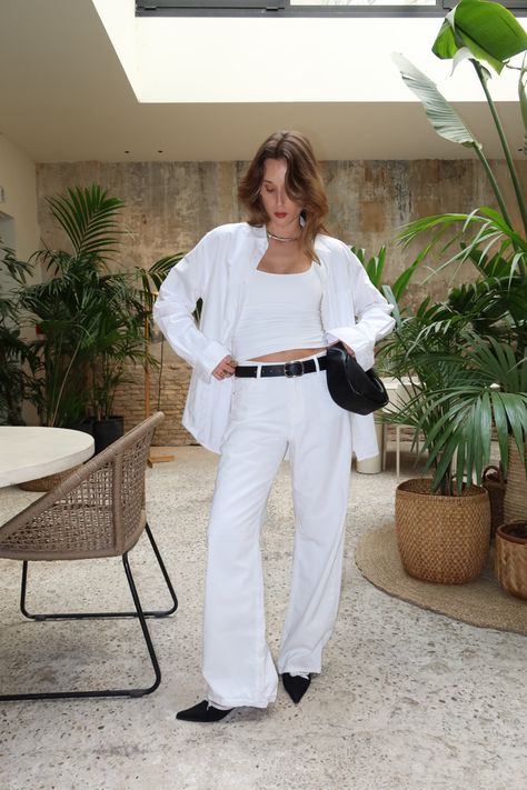 Kita Liss. White jeans outfit ideas. Fall outfit ideas. Spring outfit ideas. Vintage Pointed toe heels. White Jeans Dinner Outfit, Point Toe Heels Outfit, Outfit Ideas Vintage, Minimalist Outfits, White Jeans Outfit, Jeans Outfit Ideas, Heels Outfits, Outfit Ideas Spring, Outfit Ideas Fall