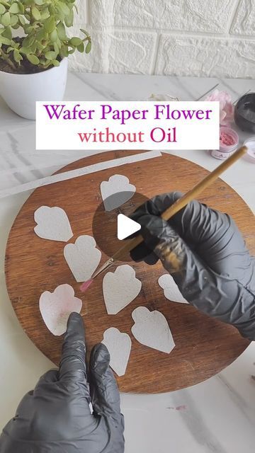 Wafer Paper Flowers Tutorial, Rice Paper Flowers, Edible Paper Flowers, Wafer Paper Tutorial, Wafer Flowers, Basket Flowers, Wafer Paper Flowers, Making Fabric Flowers, Creative Baking