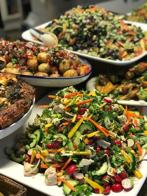 Buffet Food Ideas Vegetarian, Salad Buffet Ideas Parties, Family Style Wedding Food, Buffet Salads Ideas, Mezze Buffet, Salad Buffet Ideas, Salad Bar Wedding, Wedding Salad Bar, Salad Bar Ideas Buffet