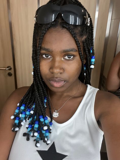 Blue Beads On Braids, Knotless Braids With Clear Beads, Blue Beads Braids, Braids With Blue Beads, Knotless Box Braids Short Length, Peek A Boo Box Braids With Beads, Knotless Box Braids With Beads, Box Braids With Beads, Blue Box Braids