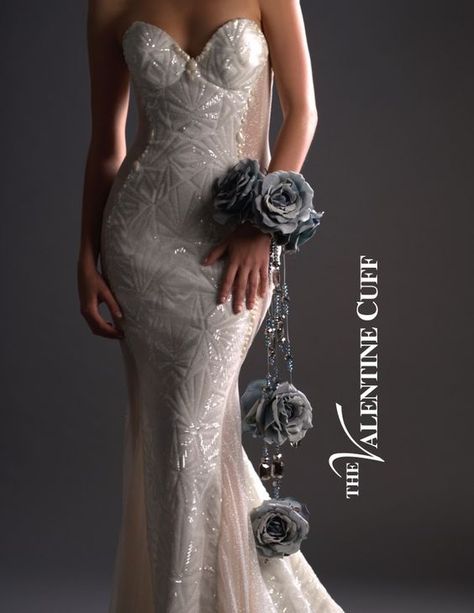 Have you seen this unique bouquet? The Valentine Cuff by Diann Valentine http://thebridalcircle.com/vendor/diann-valentine-living-well/ #TheBridalCircle Bridesmaid Bouquet Alternatives, Sakura Wedding, Modern Bridal Bouquets, Classic Wedding Bouquet, Bridal Cuff, Bridal Brooch, Bridal Brooch Bouquet, Corsage And Boutonniere, Unique Bouquet