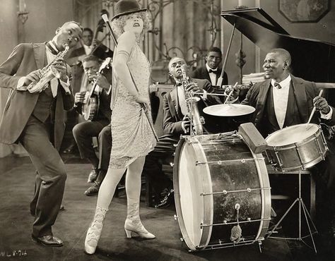 Mae Murray in Circe the Enchantress (1924) Mae Murray, 1920s Jazz, The Enchantress, Juan Les Pins, Jazz Club, Jazz Band, Jazz Age, Silent Movie, Jazz Musicians