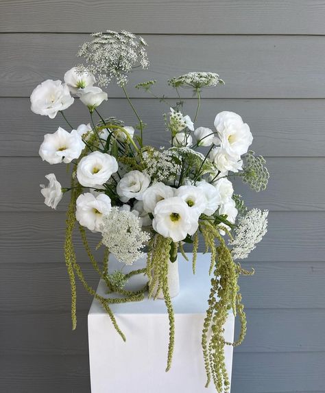 White Flower Bouquet Vase, Hydrangea With Eucalyptus Centerpiece, Apothecary Floral Arrangements, British Floral Arrangements, White Fake Flower Arrangements, Minimal Wedding Altar Decor, Unique White Wedding Florals, Unique White Floral Arrangements, Large Greenery Arrangements Wedding