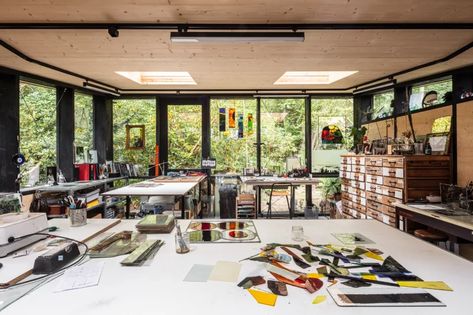 studio mxmxm, Tim Van de Velde · Atelier Pia Burrick · Divisare 60s Bungalow, Backyard Tiny House, Guest Studio, Garage Art Studio, Workshop Architecture, Real Estate Brochure, Conservatory Design, Design Studio Workspace, Studio At Home