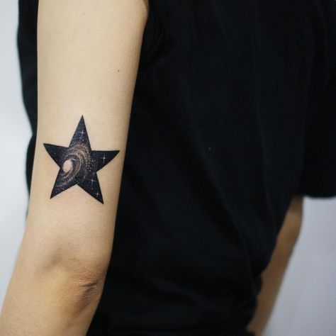 Black Star & Galaxy, David bowie by Tattooist Doy Nice Tatoos, Black Star Tattoo, Blitz Tattoo, David Bowie Tattoo, Small Shoulder Tattoos, Universe Tattoo, Geisha Tattoo, Galaxy Tattoo, Star Tattoo Designs