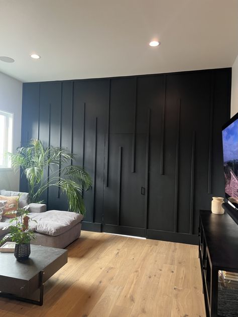 Black Ceiling And Accent Wall, Tall Ceiling Accent Wall, Ceiling Accent, Ceiling Feature, Accent Walls In Living Room, Black Ceiling, Tall Ceilings, Accent Walls, Diy Wall Art