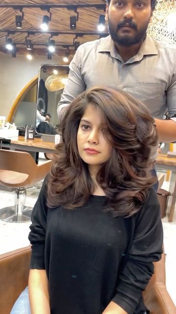 Bounce Layer Haircut, Bouncy Hair Styles, Haïr Cut Medium Hair Layers, Haircuts For Short Hair With Layers, Bouncy Short Hair, Edgy Shoulder Length Hair, Haïr Cut For Curly Hair, Hair Cuts For Curly Hair With Layers, Layer Haircut For Medium Hair