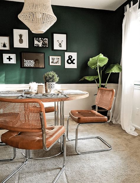 Green Wall Ideas, Green Dining Room Walls, Green Accent Wall, Dark Green Living Room, Dark Green Bathrooms, Green Accent Walls, Green Dining Room, Dining Room Accents, Dark Green Walls