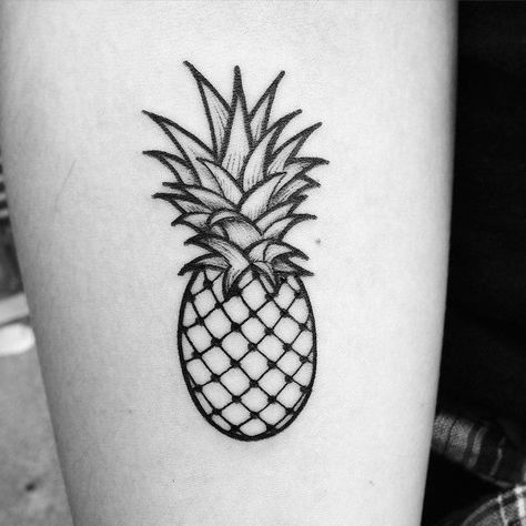 Tattoo Scorpio, Tattoo Sonne, Male Tattoos, Tattoo Son, Pineapple Tattoo, Ankle Tattoo Designs, Scorpio Tattoo, Bow Tattoo, Vine Tattoos