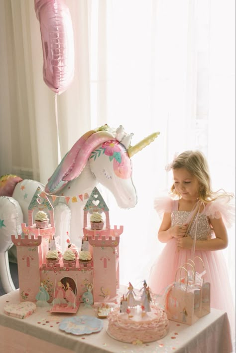 Unicorn Garden Party, Unicorn Princess Party, Princess And Unicorn Birthday Party, Princess 4th Birthday Party Ideas, Pastel Princess Birthday Party, Meri Meri Princess Party, Unicorn Princess Birthday Party, Princess Unicorn Party, Aurora Birthday Party