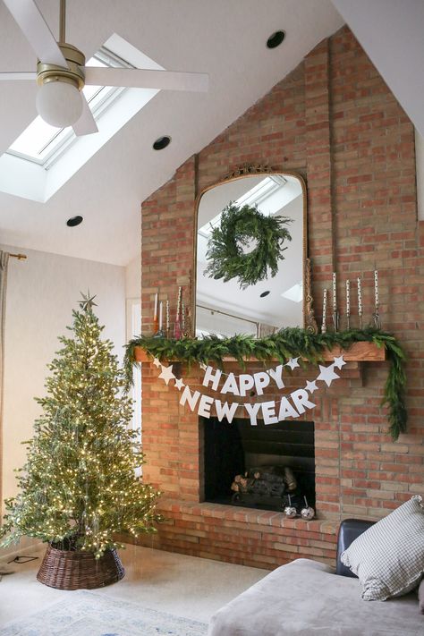 new year's eve decorations New Year's Eve House Decor, Hygge New Years Eve, Nye Mantle Decor, New Years Mantle Decor, Cozy New Years Eve, New Years Decoration Ideas Home, New Years Kids, New Year's Eve Decorations, New Year Table