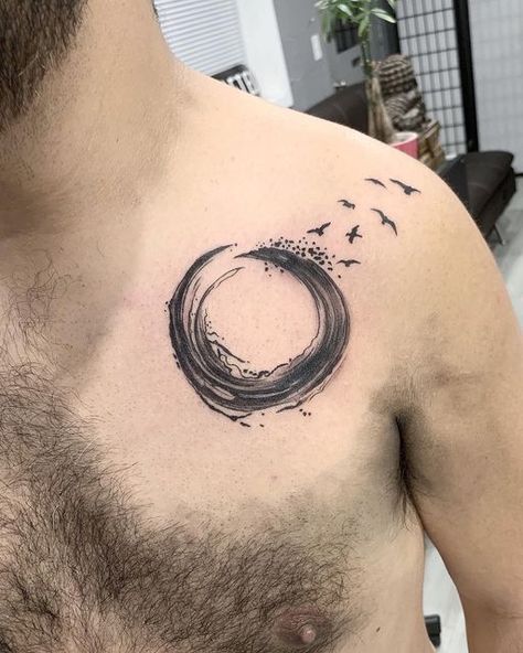 Enso Chest Tattoo, Enzo Tattoo Design, Enso Ring Tattoo, Enso Symbol Tattoo, Enso Tattoo Men, Enzo Tattoo Ideas, Enzo Circle Tattoo, Zen Circle Tattoo, Circle Of Life Tattoo