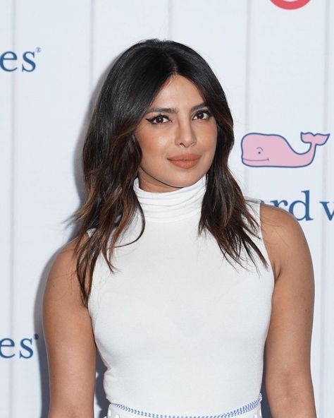 Priyanka Chopra Hairstyle, Priyanka Chopra Ponytail, Priyanka Chopra Quantico Hair, Priyanka Chopra Hair Love Again, Priyanka Chopra Wallpaper, Red Carpet Priyanka Chopra, Parneeti Chopra, African Print Maxi Skirt, Arabian Beauty Women