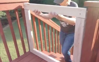 Steep Stairs, Porch Gate, Diy Gate, Deck Gate, Outdoor Deck Decorating, Diy Baby Gate, Deck Diy, Dog Gates, Diy Safety