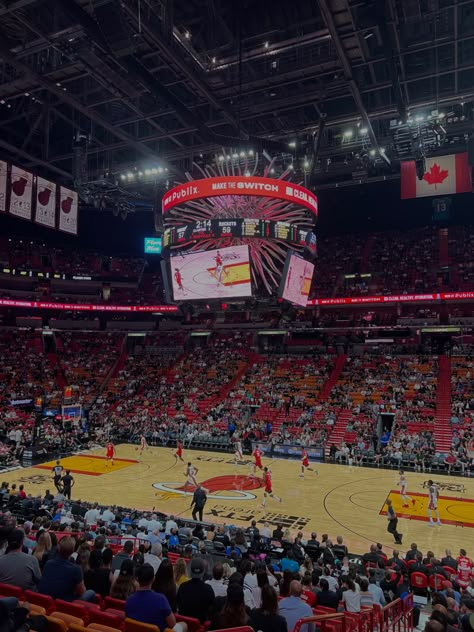 Aesthetic Nba, Nba Courtside, Nba Game, Nba Game Aesthetic, Nba Finals Aesthetic, Nba Aesthetic, Miami Lifestyle, Nba Stadium, Nba Astetic Wallpaper