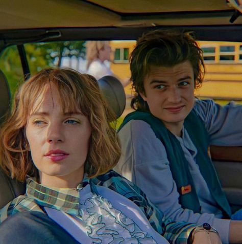 Robin Y Steve, Scoop Troop, Robin Steve, Millie Bobby Brown Movies, Robin Buckley, Stranger Things 3, Stranger Things Steve, Maya Hawke, Art Noir