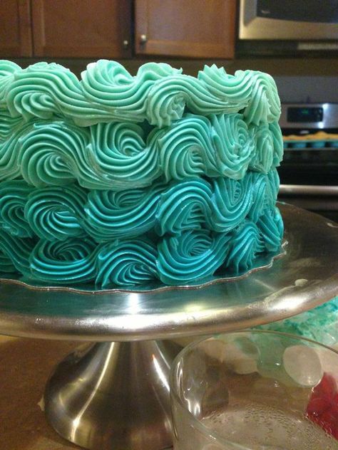 Customer wanted a wave like cake! Did figure 8 piping in ombre! Cake With Icing, Moana Cake, Piping Frosting, Cupcakes Decorados, Cake Central, Mermaid Cakes, Make Waves, Cake Frosting, Figure 8