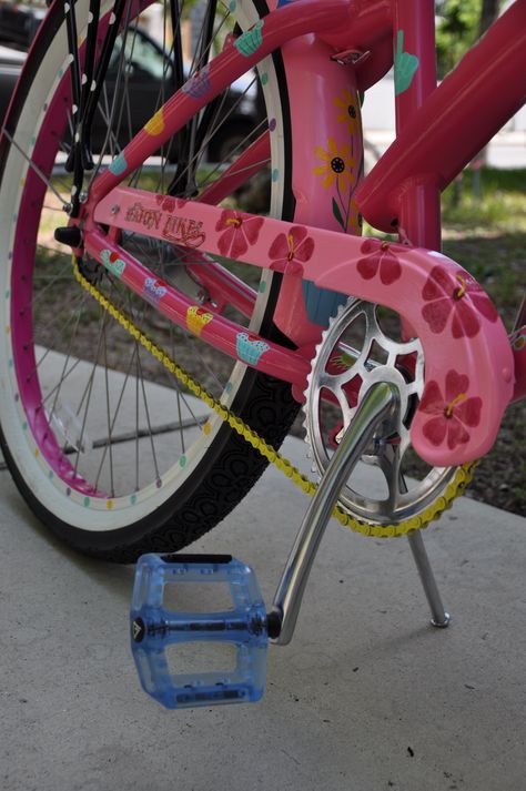 Idea to paint my bike wheels Bike Paint Ideas Diy, Bike Ideas Paint, Bike Wheel Ideas, Bicycle Design Paint, Bike Paint Ideas, Bike Makeover, Bicycle Makeover, Weird Cakes, Dirt Bike Room