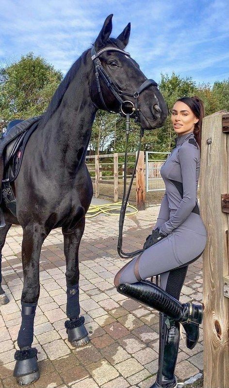 Equestrian Exquisite Horse Riding Outfit Women, Horse Rider Outfit, Woman Riding Horse, Horse Riding Aesthetic, Flat Riding Boots, Horse Riding Boots, Horseback Riding Outfits, Horse Riding Outfit, Barndominium Ideas Exterior