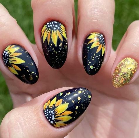 Nails Acrylic Sunflower, Acrylic Sunflower Nails, Sunflower Nails Acrylic, Sunflower Nails Design, Sunflower Nail Designs, Acrylic Sunflower, Sunflower Nail, Painted Sunflowers, Sunflower Nail Art