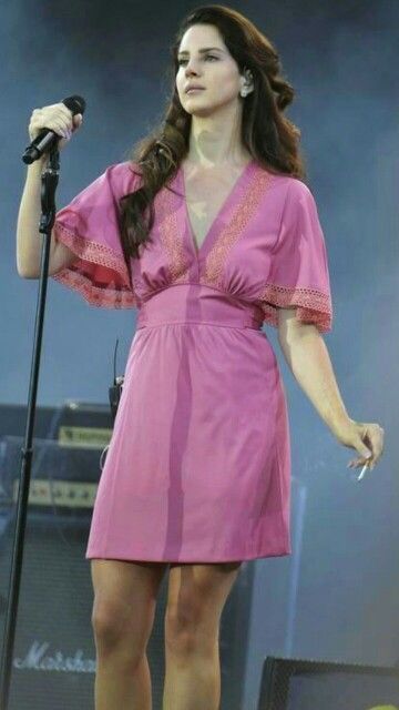 Lana Del Rey Pink Dress, Lana Del Rey Stage Outfits, Lana Del Ray Outfits Inspiration, Lana Del Rey Dress, Lana Del Rey Style, Lana Del Rey Outfits, Lana Del Rey Love, Lana Del Rey Vinyl, Lana Rey