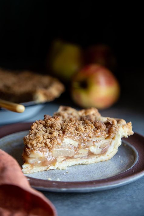 Celebrate the Fall season with this Dutch Apple Pear Pie, made with sweet apples and delicate pears, and a buttery crumb topping. #ad #wildwildwhisk #applepearpie Dutch Apple Pie Topping, Pear Pie Filling, Apple Pear Pie, Pear Pie Recipe, Winter Holiday Recipes, Apple Crumb Pie, Crumb Pie, Pear Pie, Sweet Apples