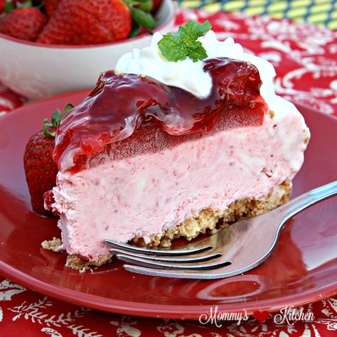 No Bake Strawberry ice cream cake with Lucky Leaf Strawberry fruit filling. Mommy;s Kitchen is a Texas Food Blog featuring classic country cooking, comfort food, and family friendly recipes that are easy on your budget! Strawberry Ice Cream Pie Recipes, Strawberry Ice Cream Pie, Desert Salads, Wafer Cookie, Strawberry Ice Cream Cake, No Bake Cherry Cheesecake, Easy Ice Cream Cake, Texas Kitchen, Vanilla Wafer