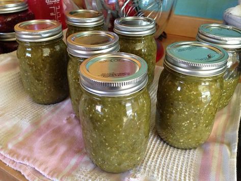 Salsa Verde Canning Recipe, Green Chili Sauce Recipe, Homemade Green Chili, Roasted Red Peppers Recipes, Tomato Canning, Green Tomato Salsa, Green Tomato Relish, Green Chili Sauce, Canning Salsa