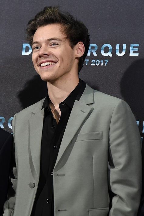 Harry Styles Dunkirk Premiere, Dunkirk Premiere, Harry Styles Dunkirk, Harry 1d, Haikou, Harry Styles Wallpaper, Harry Styles Pictures, Harry Styles Photos, Family Show