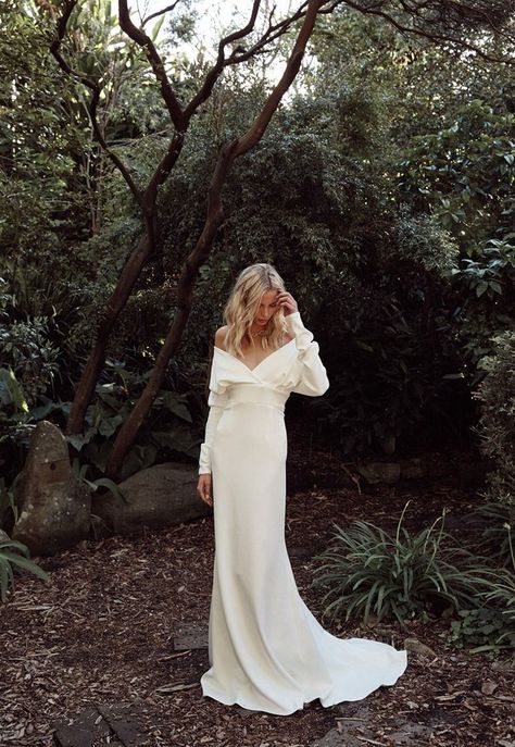 Modern Wedding Dresses Minimalist, Jane Hill Bridal, Rustic Italian Wedding, Wedding Dress Minimalist, Jane Hill, Chinese Fancy Dress, Warehouse Loft, Wedding Dress Suit, Pearl Wedding Dress