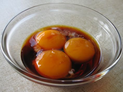 Ramen Egg Recipe, Egg Yolk Recipes, Cured Egg Yolk, Work Breakfast, Simple Marinade, Soy Eggs, Cured Egg, Pickled Eggs, Fermentation Recipes