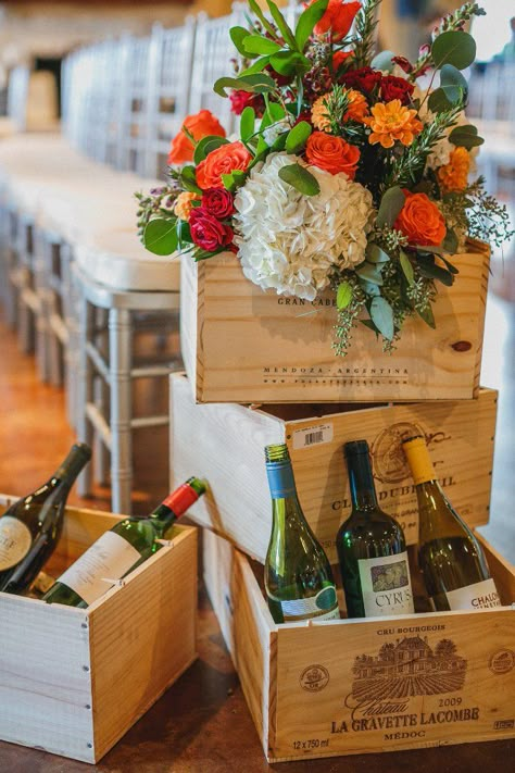 Wine Event Decor, Wine Table Display, Winery Wedding Ideas Vineyard Decor, Wine Crate Centerpiece, Wine Country Wedding Decor, Wine Bar Decor Ideas, Wine Box Centerpiece, Winery Birthday Party, Wine Party Decor