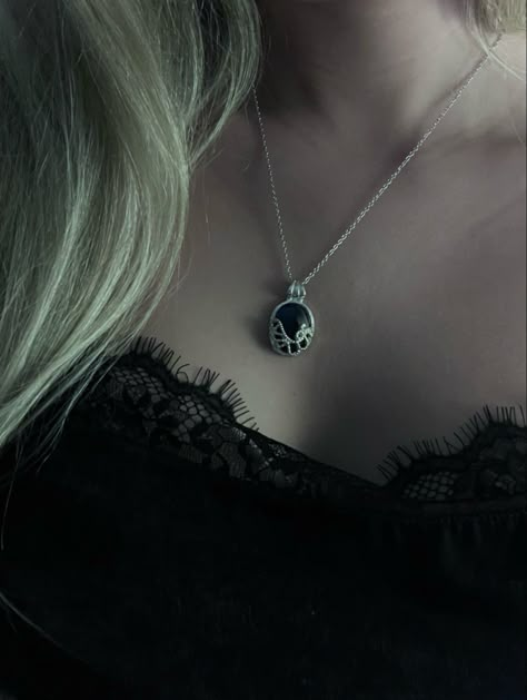 Tvd Jewelry Aesthetic, Vampire Diaries Accessories, Black Necklace Aesthetic, Katherine Pierce Necklace, Tvd Jewelry, Katherine Necklace, Tvd Shifting, Vampire Diaries Necklace, Vampire Diaries Jewelry